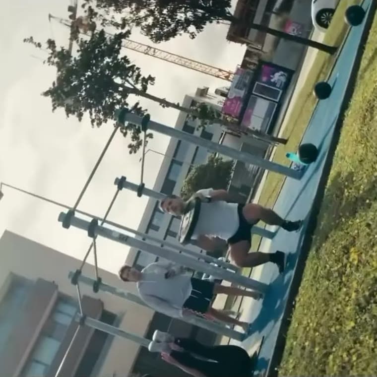 Membros a treinar no estúdio Re.mov